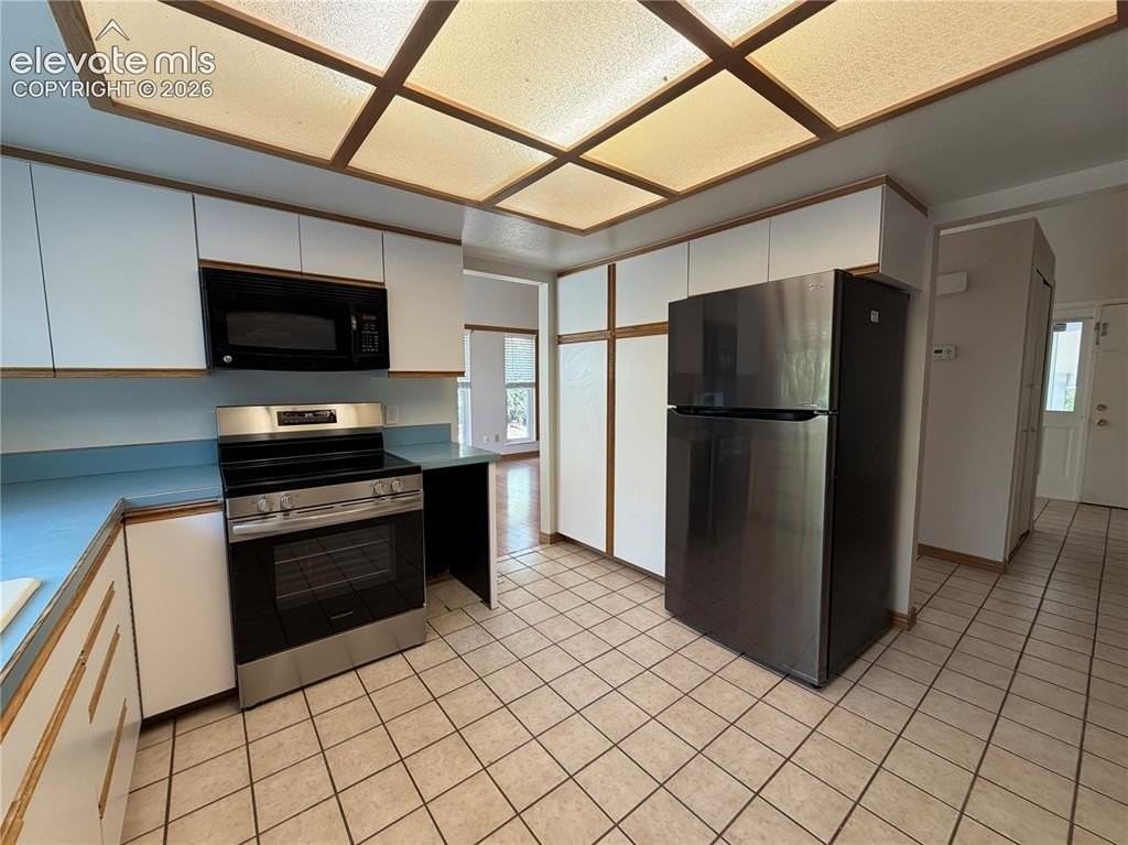 1140 Cenotaph Cir - Photo 5 of 46