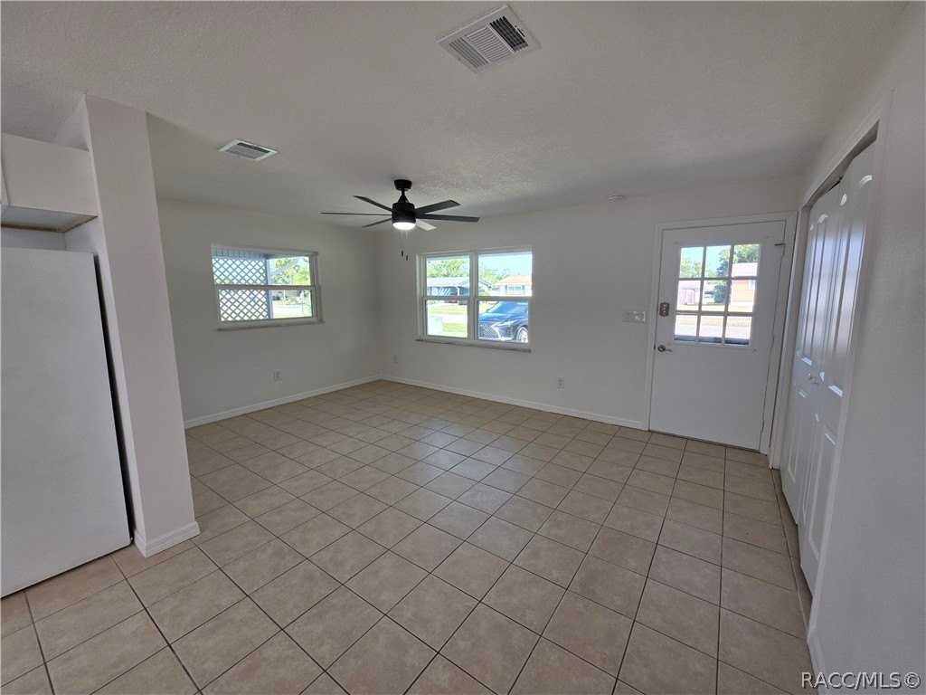 4450 Essex Ln - Photo 4 of 19