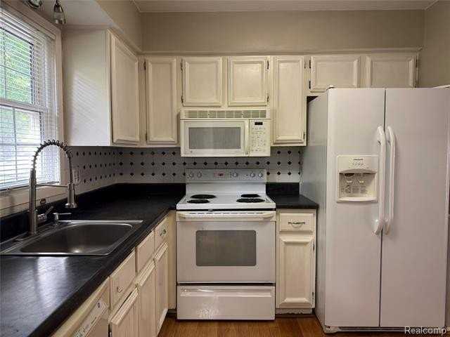 1775 Brentwood Dr - Photo 5 of 23