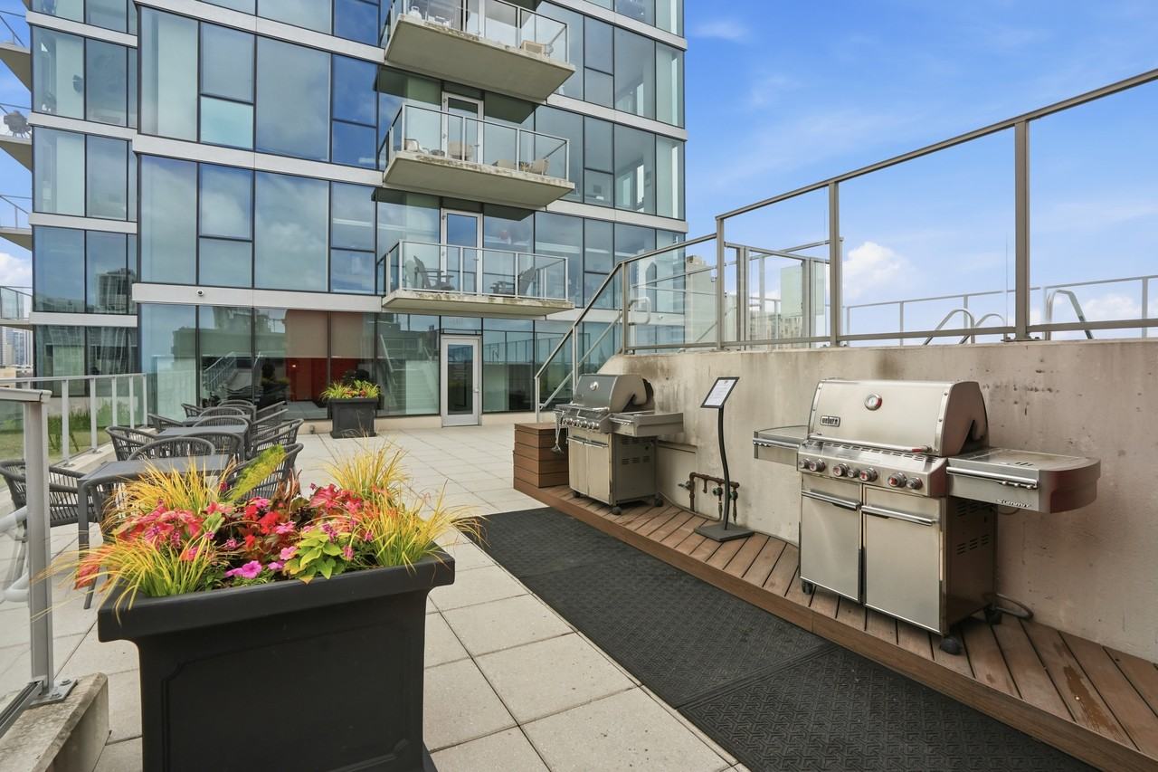 1225 N Wells St #3-2 - Photo 7 of 25