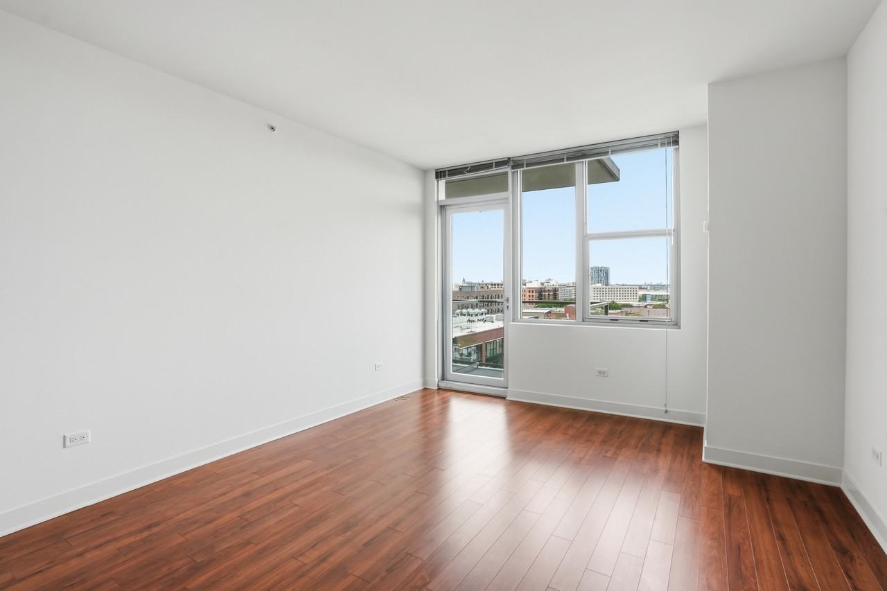 1225 N Wells St - Photo 4 of 32