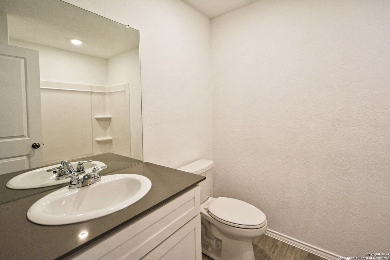 738 Tulsa Trl - Photo 4 of 32