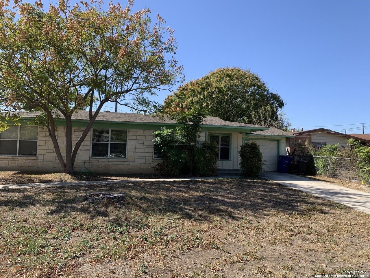 111 Laddie Pl #B - Photo 2 of 18