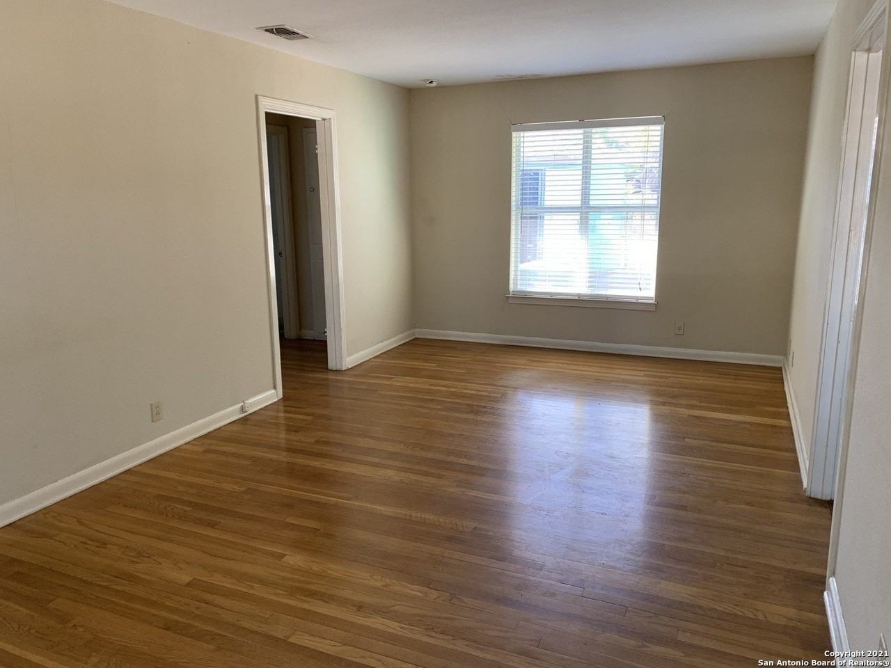 111 Laddie Pl #B - Photo 3 of 18