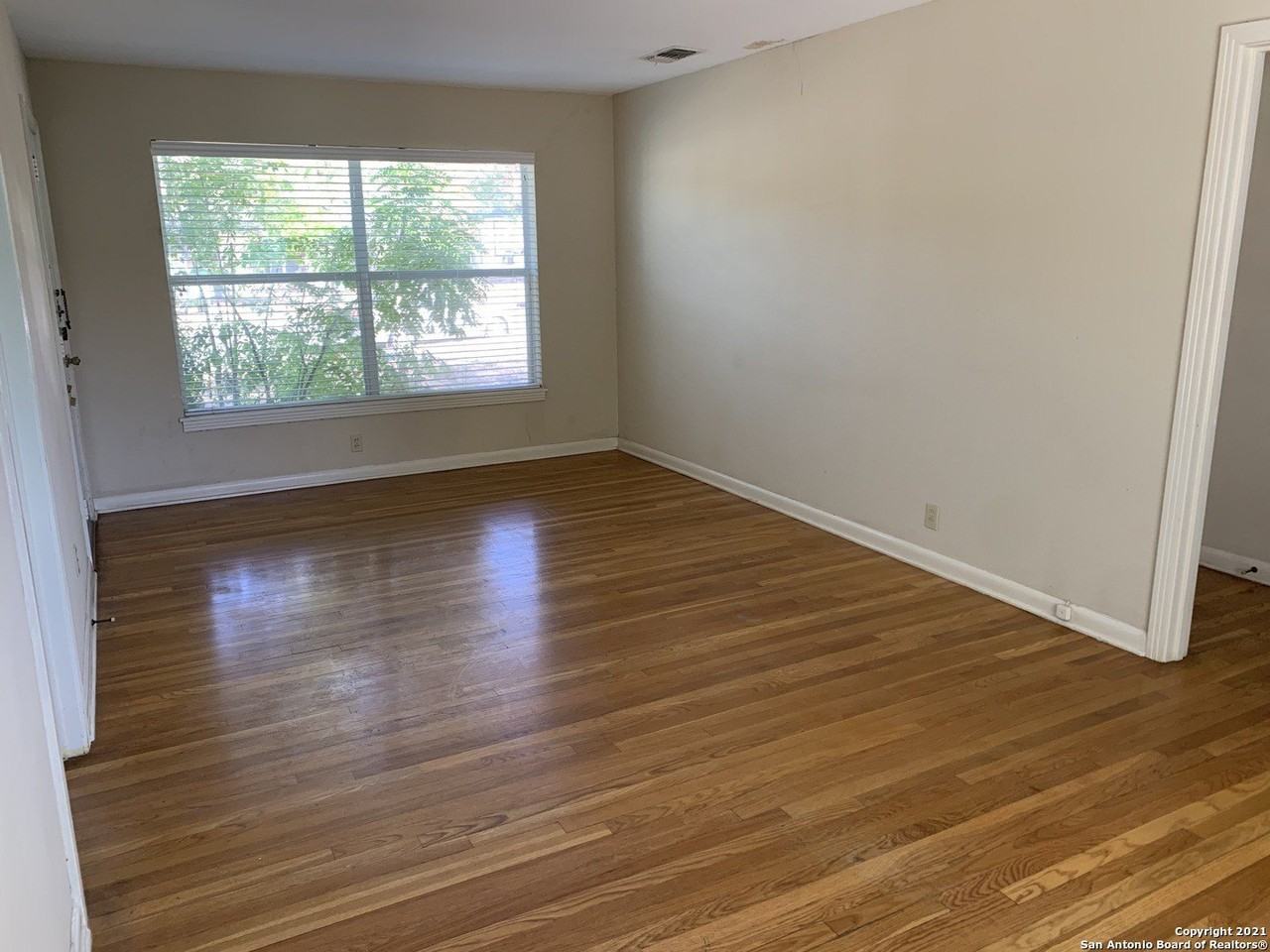 111 Laddie Pl #B - Photo 4 of 18