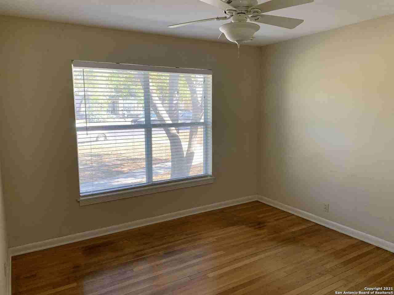 111 Laddie Pl #B - Photo 5 of 18