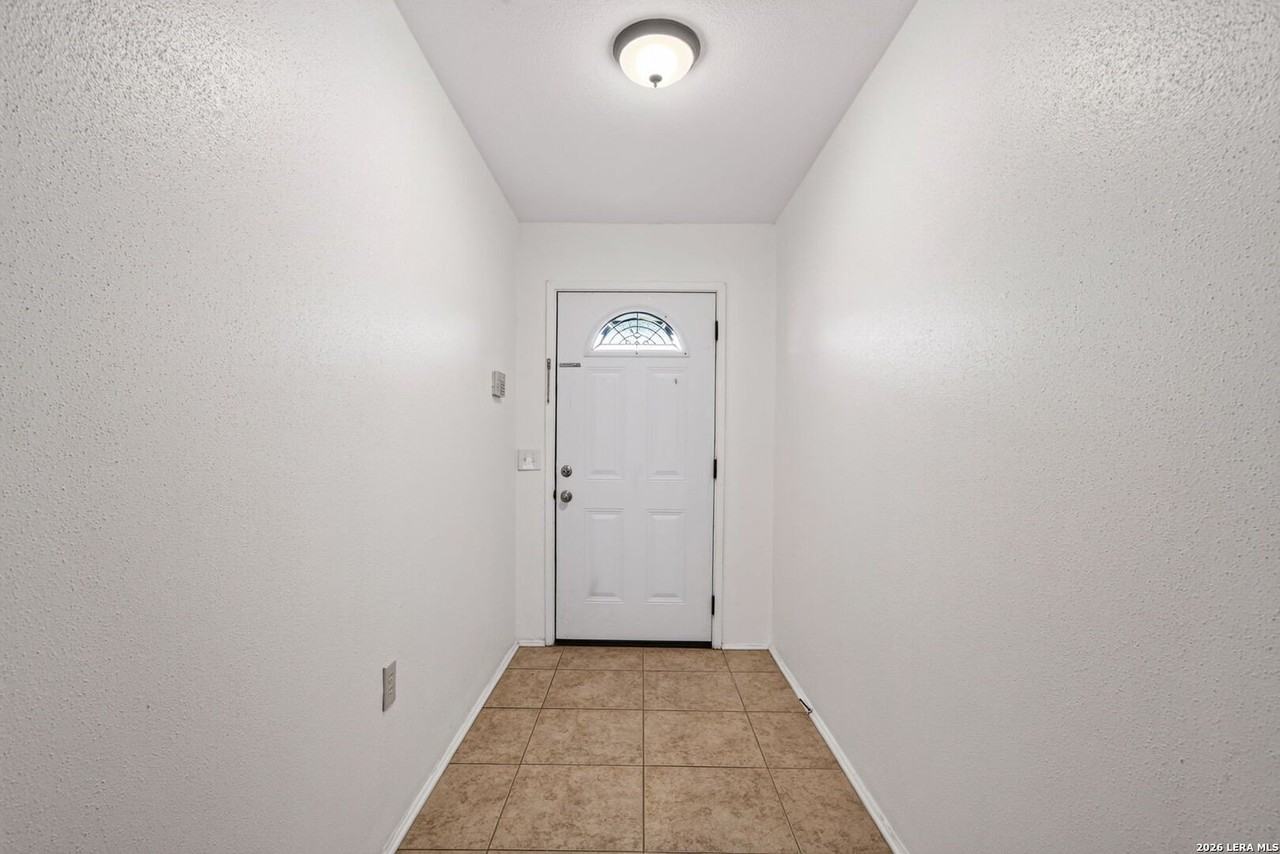 7713 Narrow Pass St - Photo 3 of 26