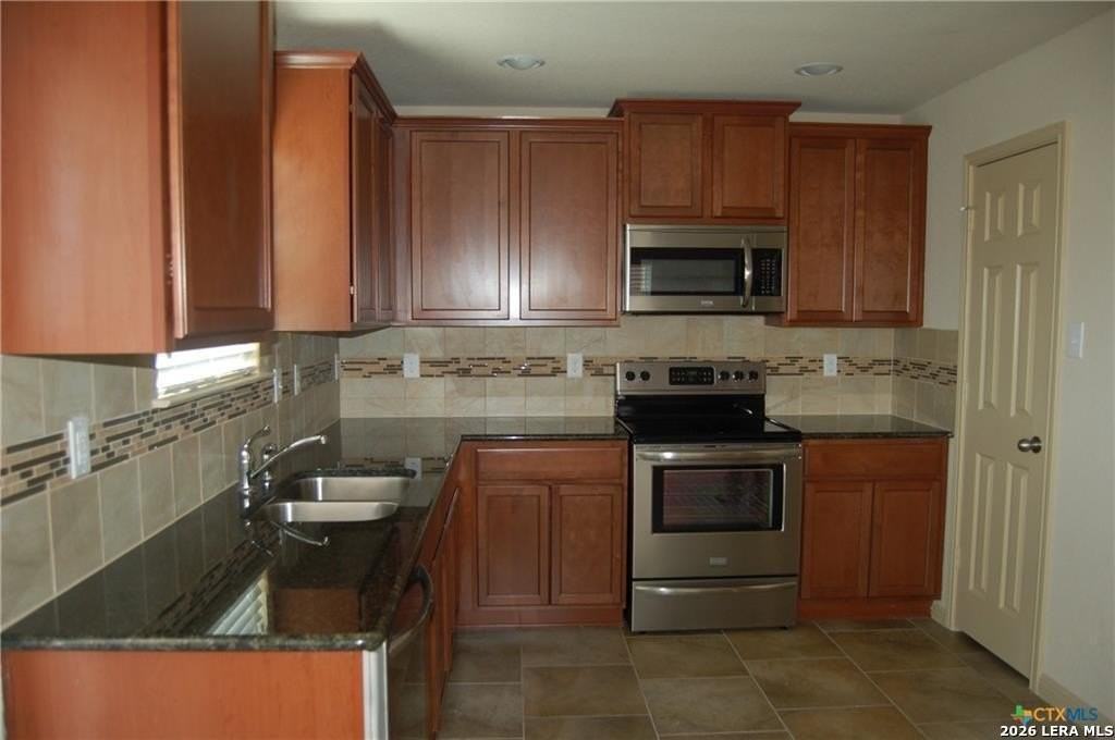 2240 Hawk Dr - Photo 2 of 8
