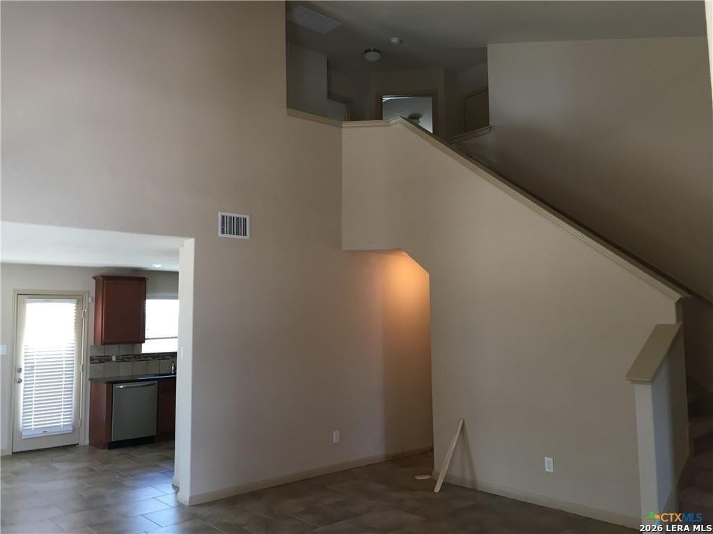 2240 Hawk Dr - Photo 4 of 8