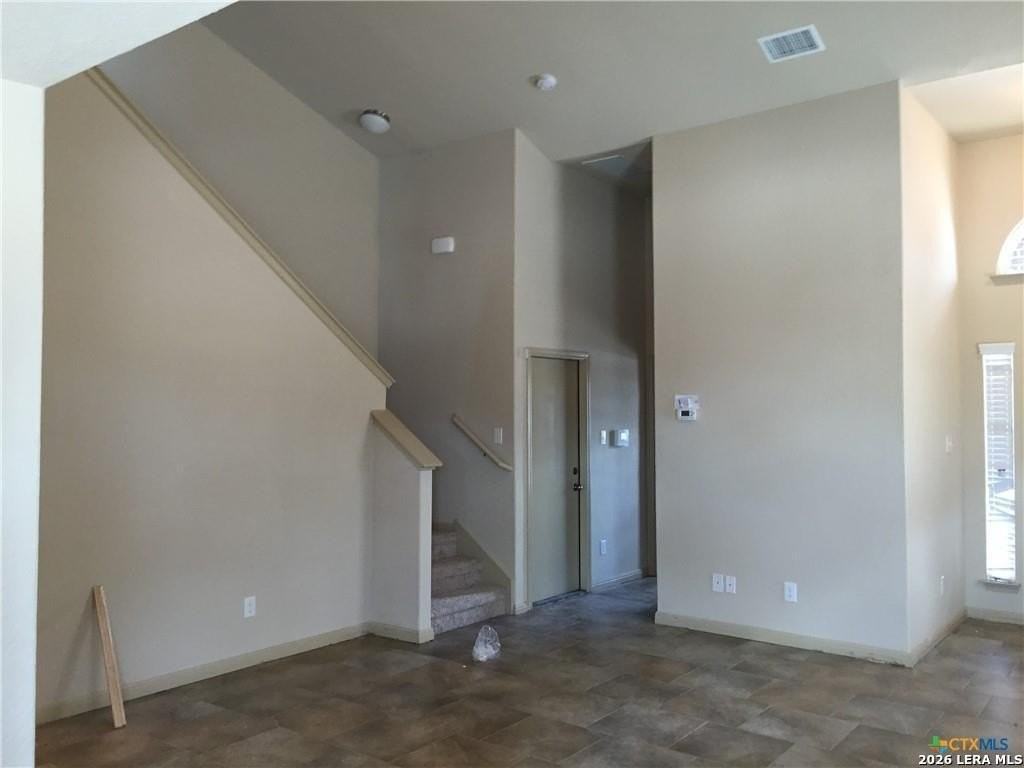 2240 Hawk Dr - Photo 5 of 8