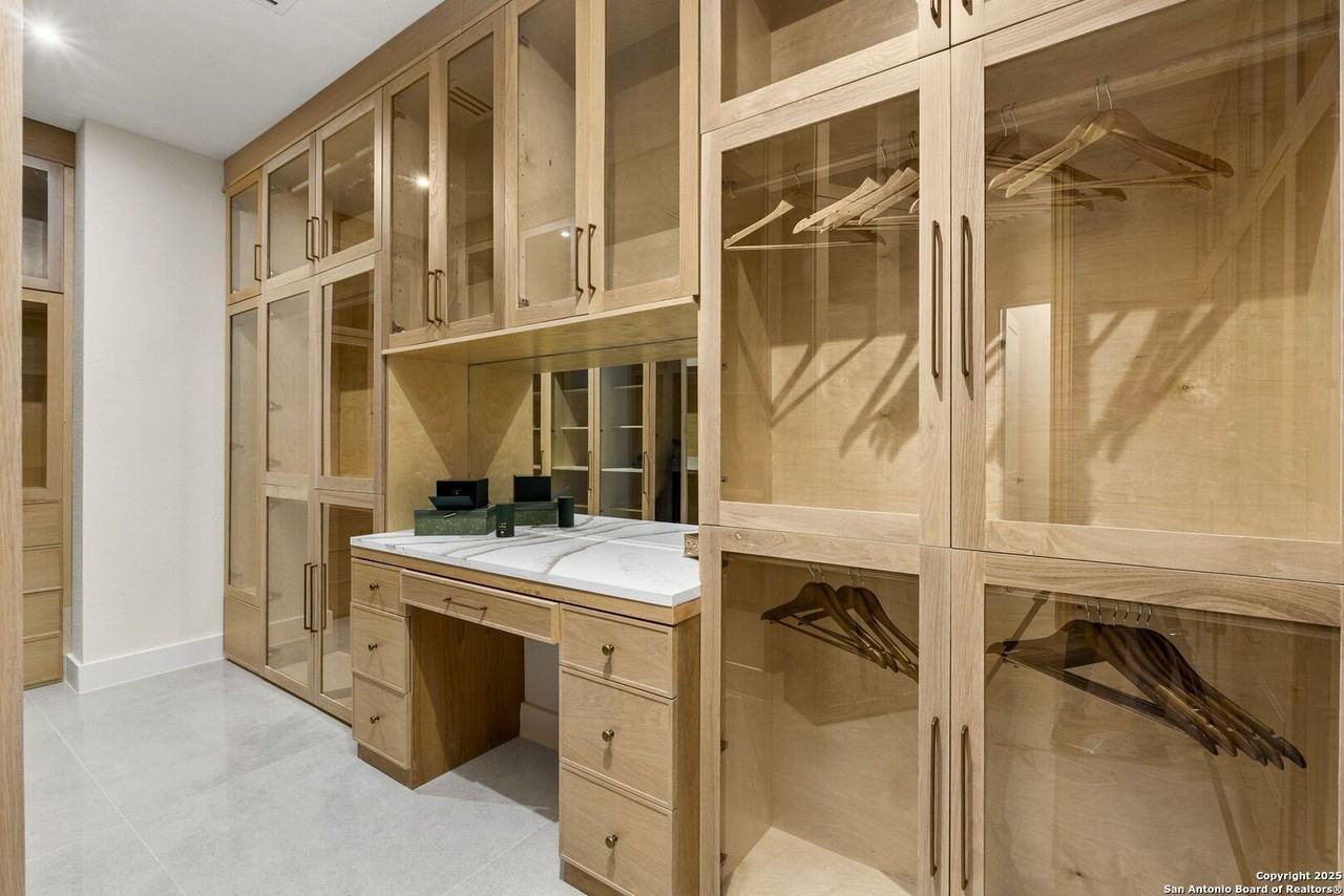 6 Turin Ct - Photo 7 of 40