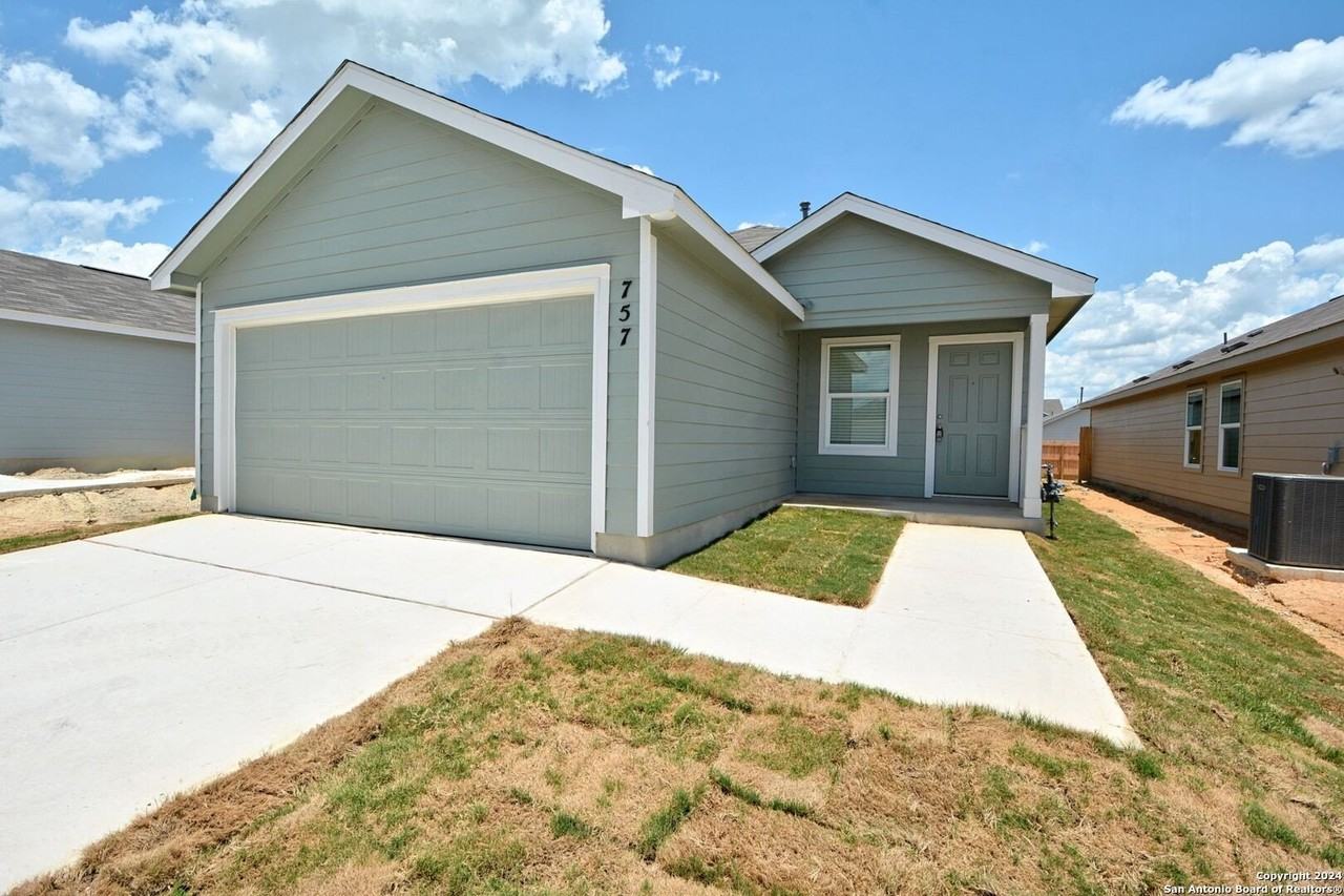 757 Tulsa Trl - Photo 2 of 36