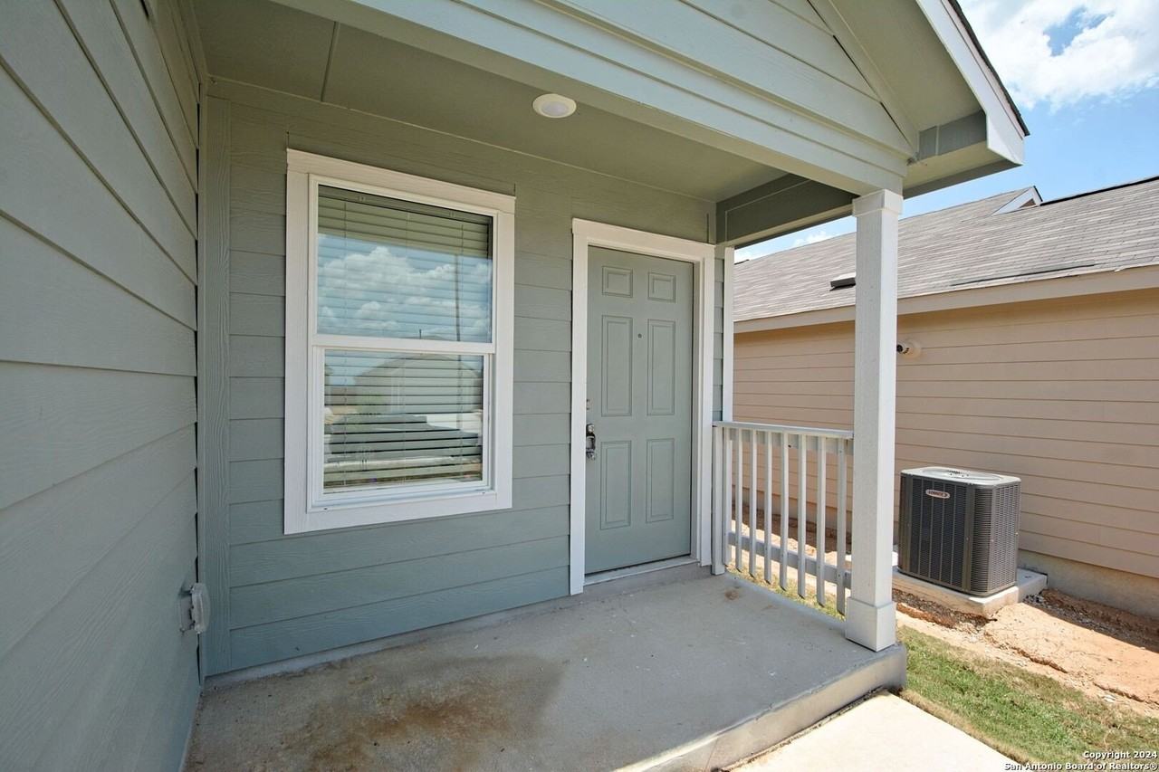 757 Tulsa Trl - Photo 3 of 36