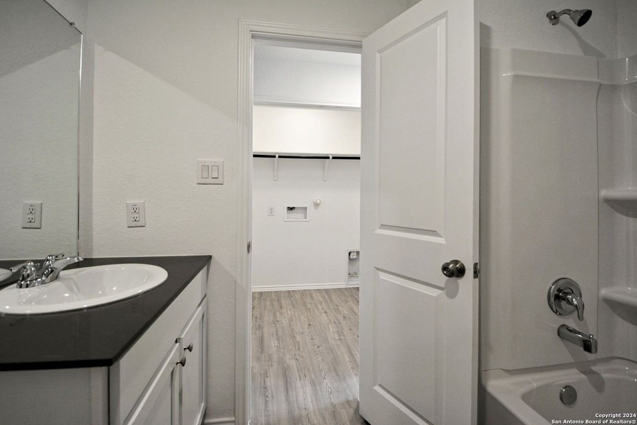757 Tulsa Trl - Photo 4 of 36