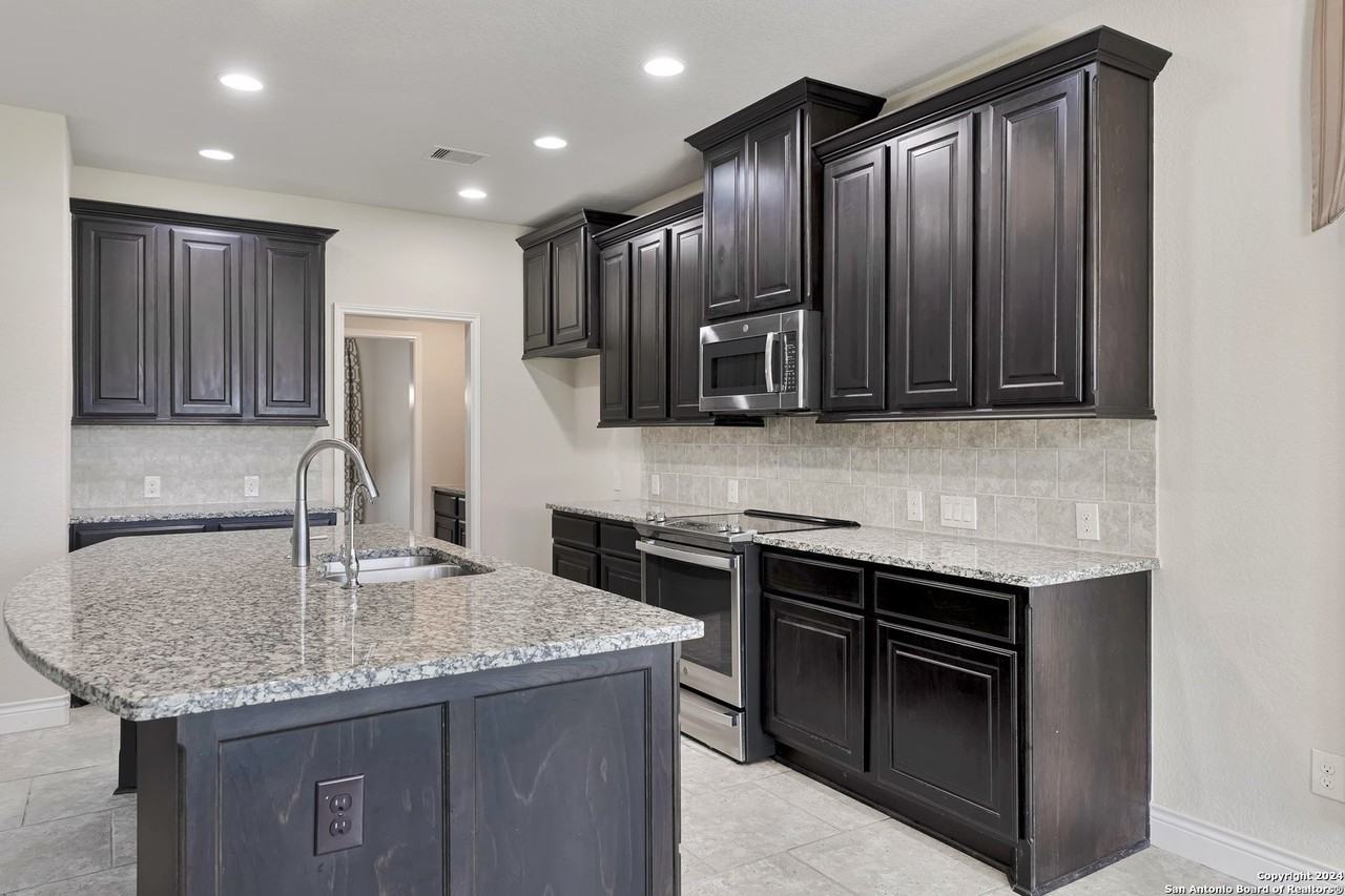 2882 Coral Sky - Photo 7 of 39