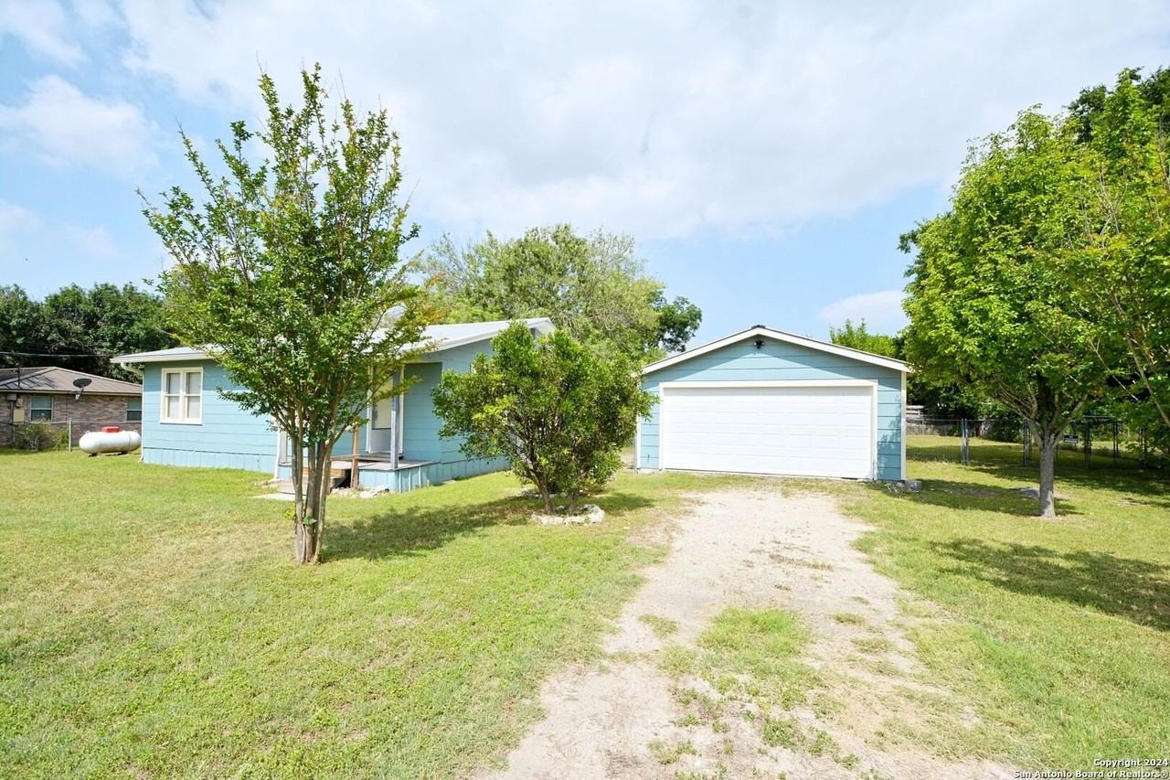 823 Serna Dr - Photo 2 of 26