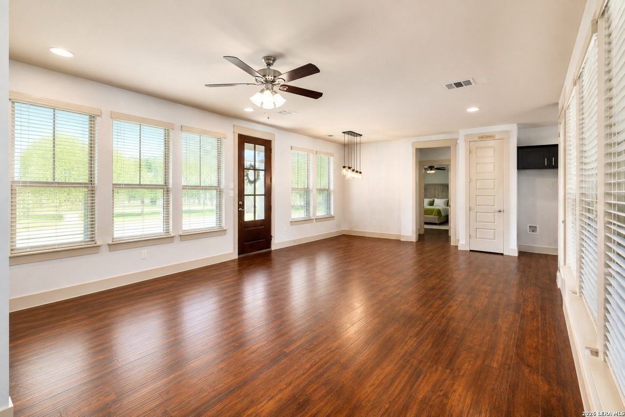 193 Champions Blvd - Photo 2 of 18