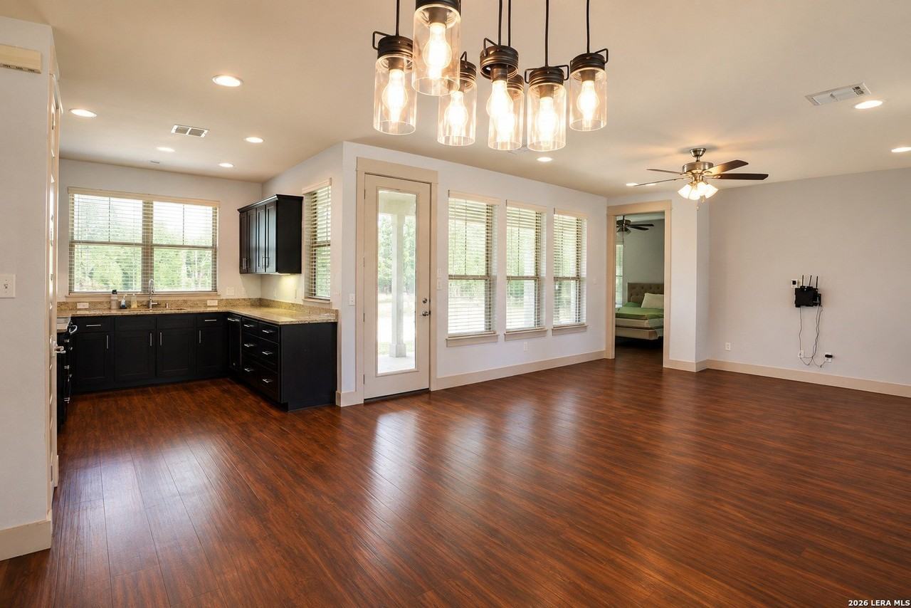 193 Champions Blvd - Photo 4 of 18