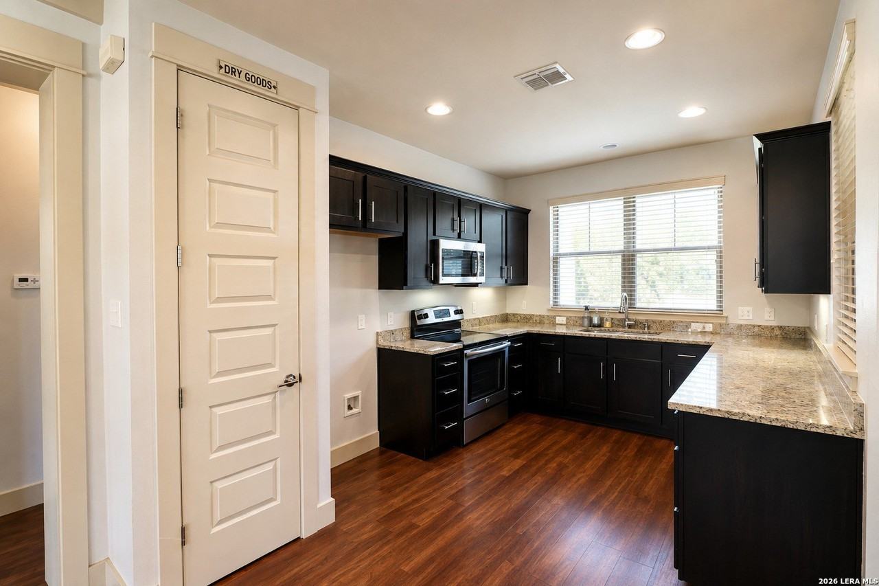 193 Champions Blvd - Photo 5 of 18
