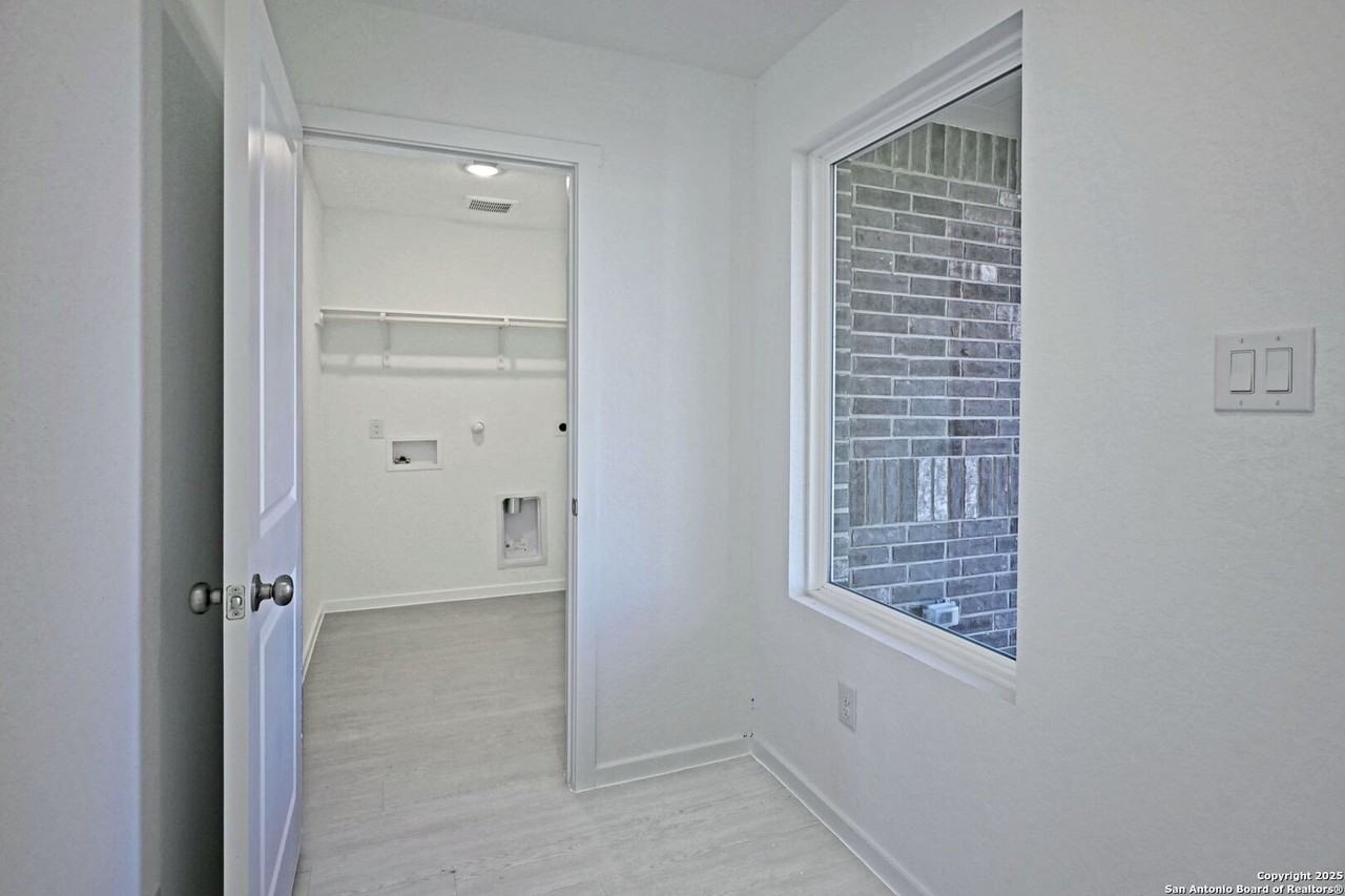 10036 Mather Way - Photo 3 of 18