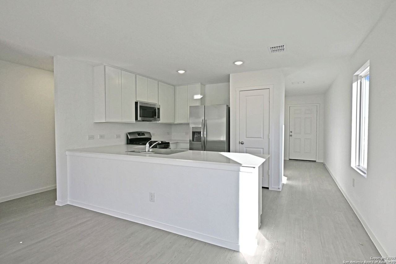 10036 Mather Way - Photo 4 of 18