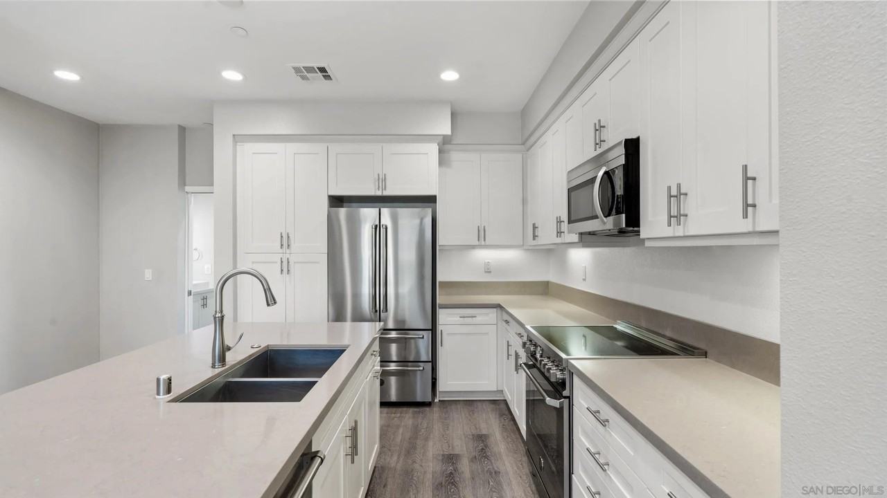 1103 Plumeria Way - Photo 2 of 25