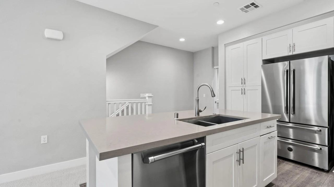 1103 Plumeria Way - Photo 3 of 25