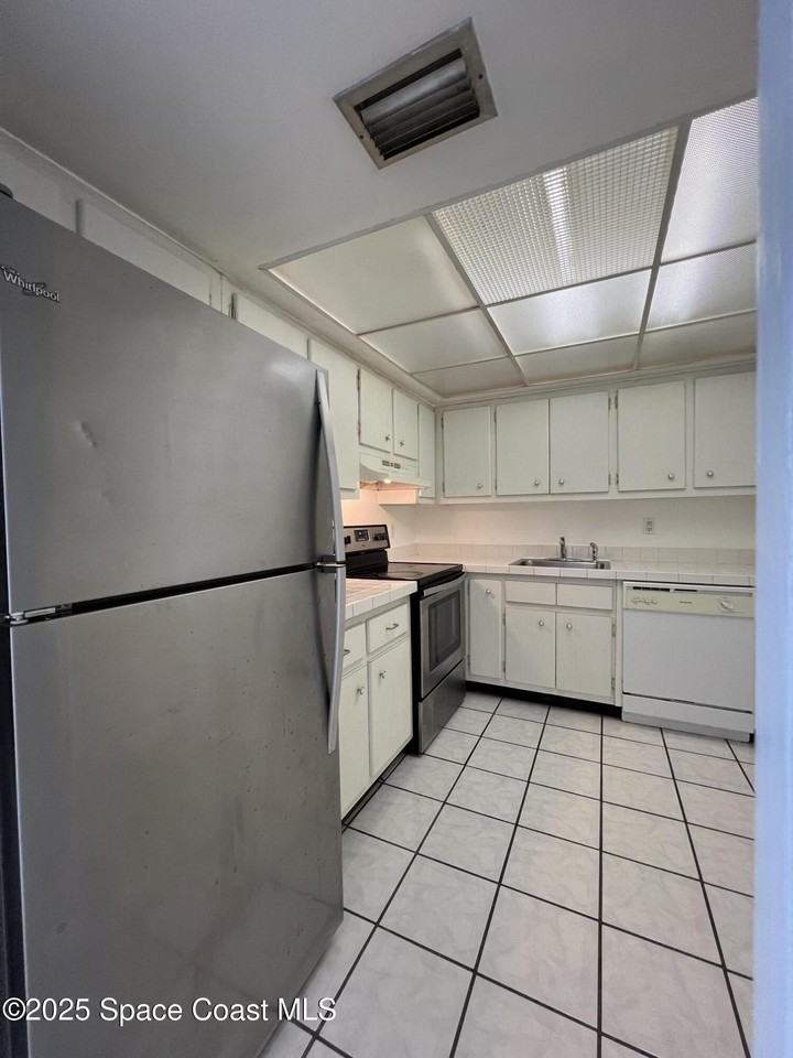 223 Columbia Dr #110 - Photo 4 of 18