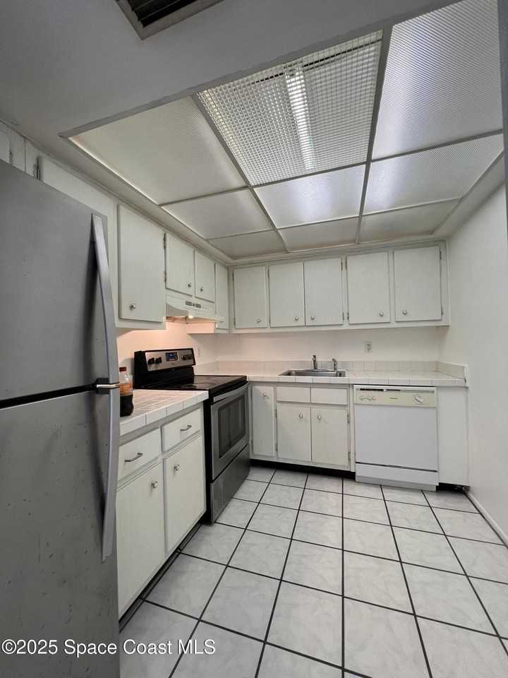 223 Columbia Dr #110 - Photo 5 of 18