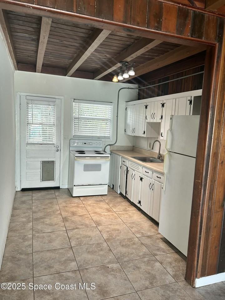 550 S Atlantic Ave #4 - Photo 3 of 8