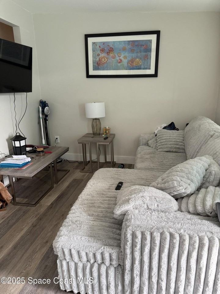 490 S Orlando Ave #6 - Photo 3 of 5