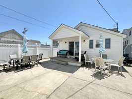 featured image of 148 E Burk Ave #C