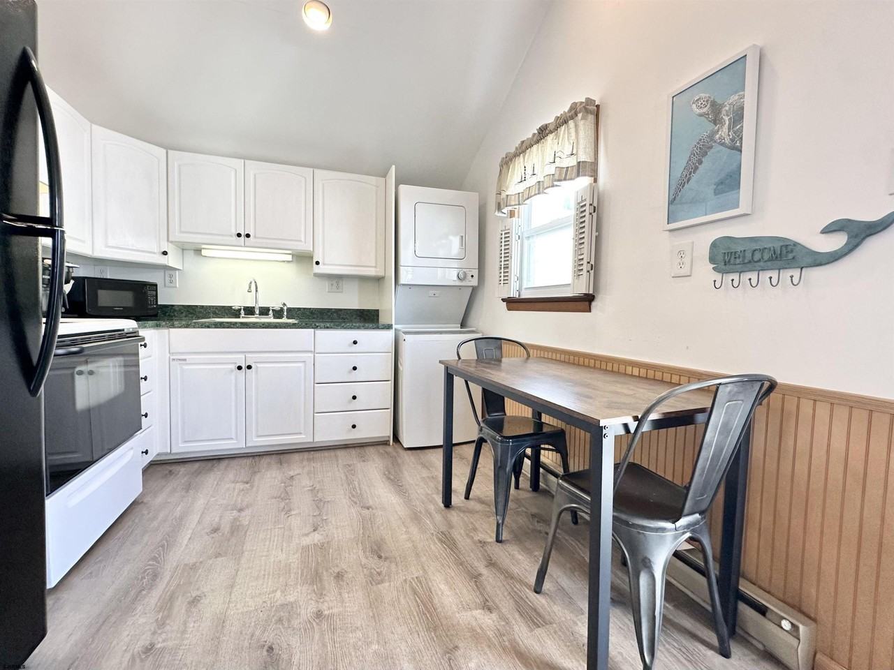 148 E Burk Ave #C - Photo 3 of 22