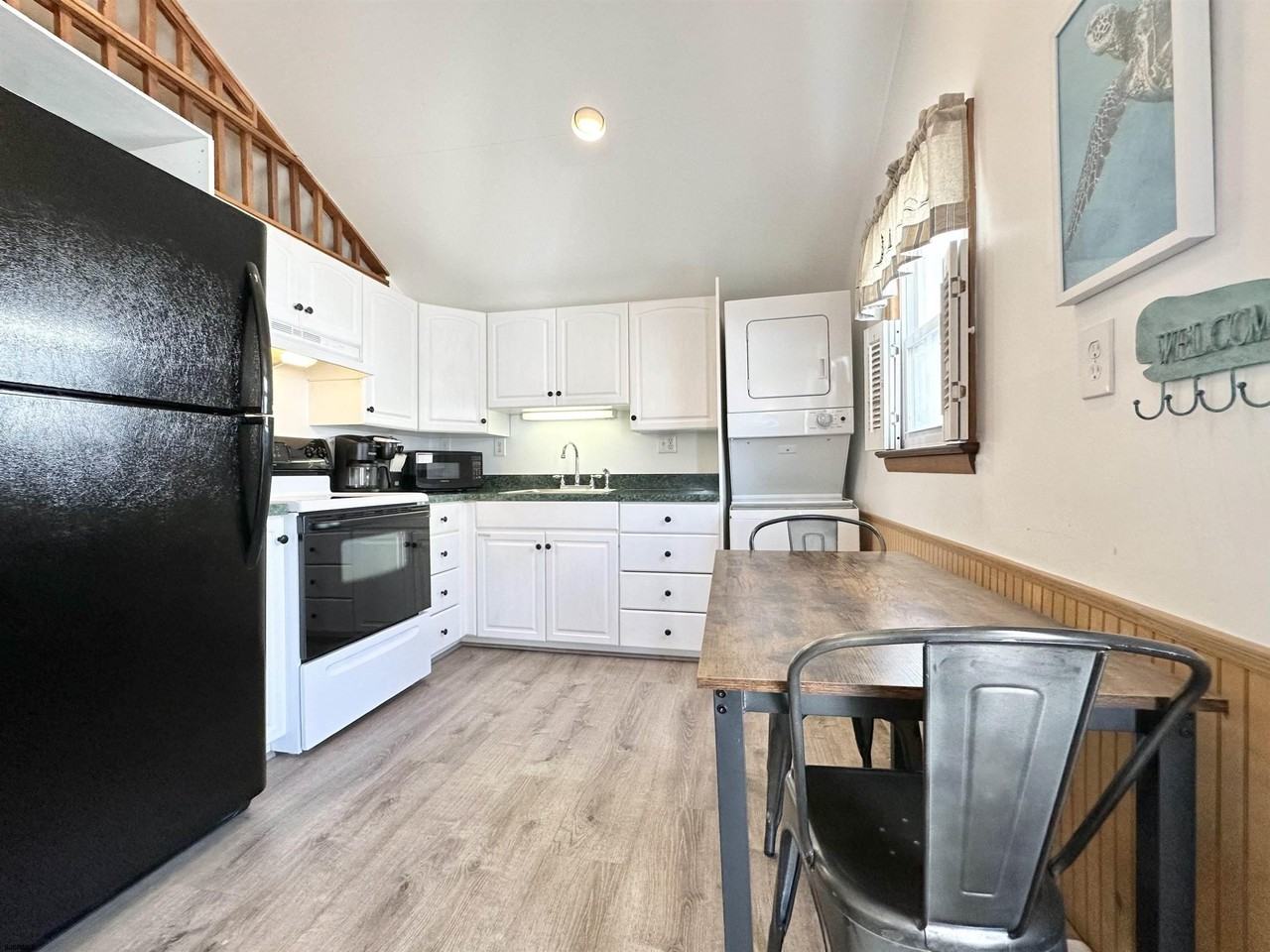 148 E Burk Ave #C - Photo 5 of 22
