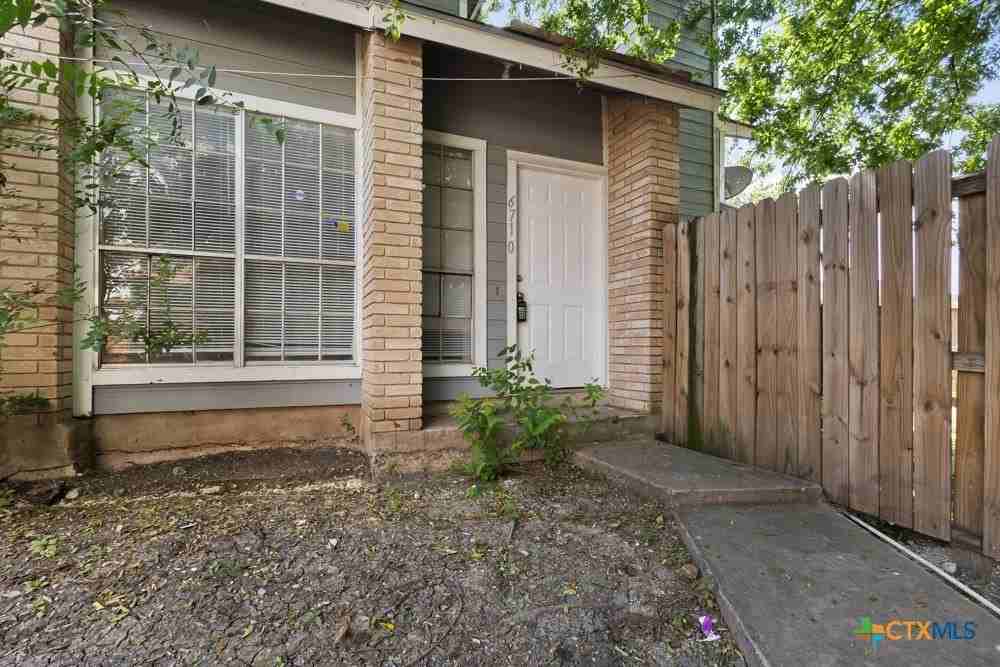 6710 Windsor Holw - Photo 3 of 23