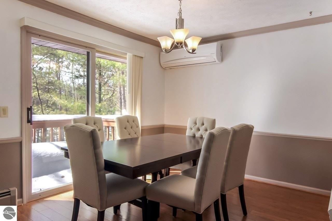 3814 Maid Marian Ln - Photo 6 of 26