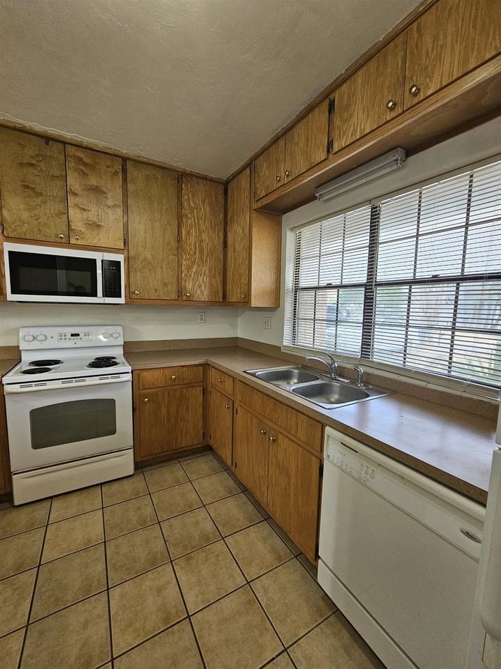 1824 Larette Dr - Photo 4 of 24