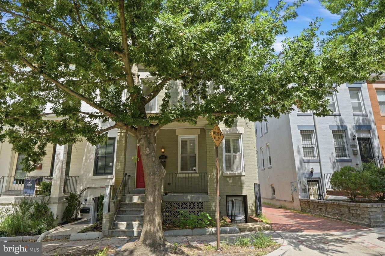 601 Kenyon St Nw #A - Photo 2 of 29