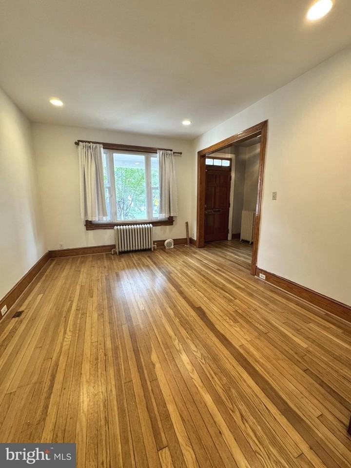 3626 12th St Ne - Photo 5 of 11