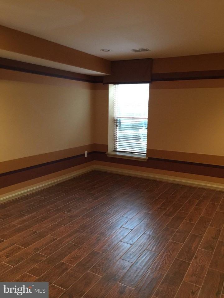 2404 Almhouse Dr - Photo 2 of 11