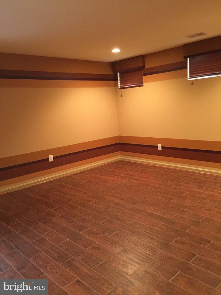 2404 Almhouse Dr - Photo 3 of 11