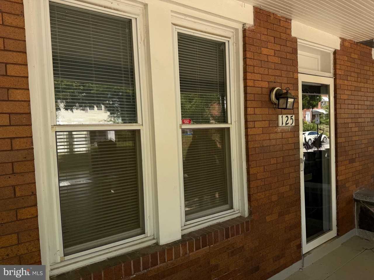125 N Monastery Ave - Photo 2 of 32