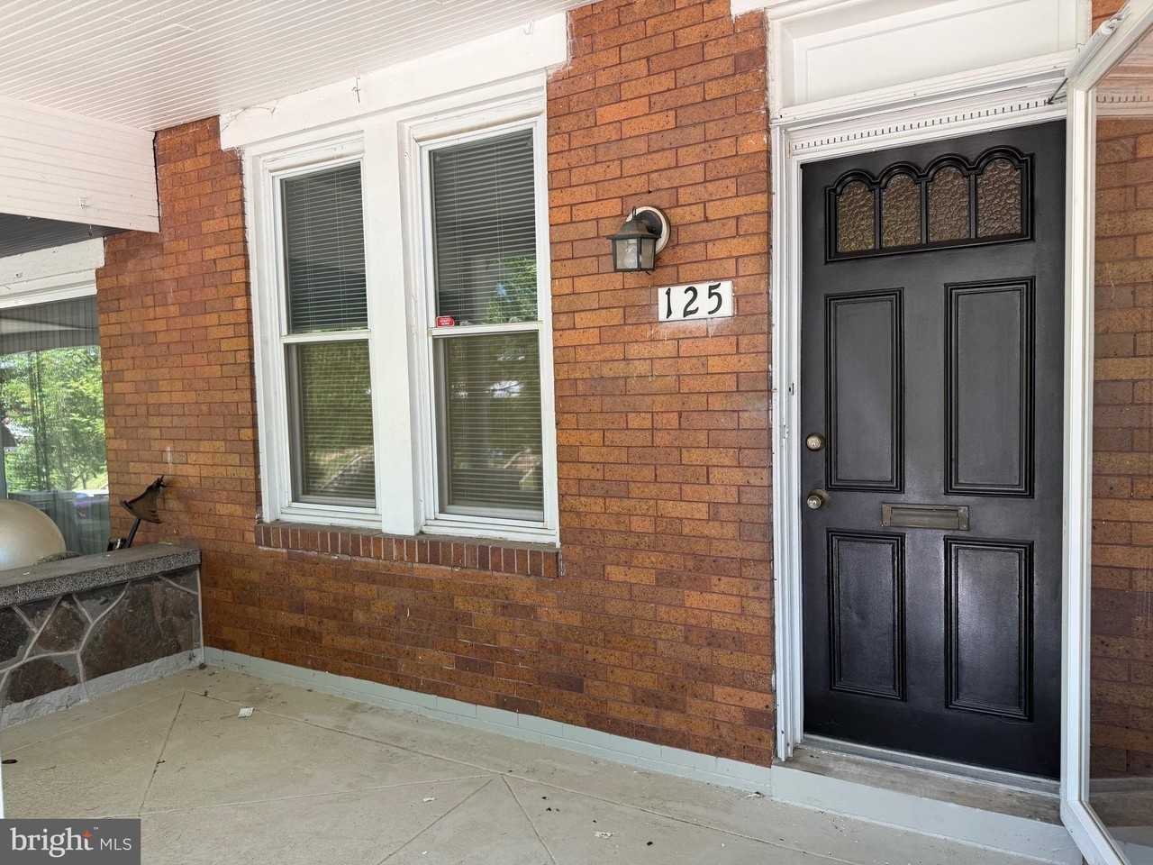 125 N Monastery Ave - Photo 4 of 32