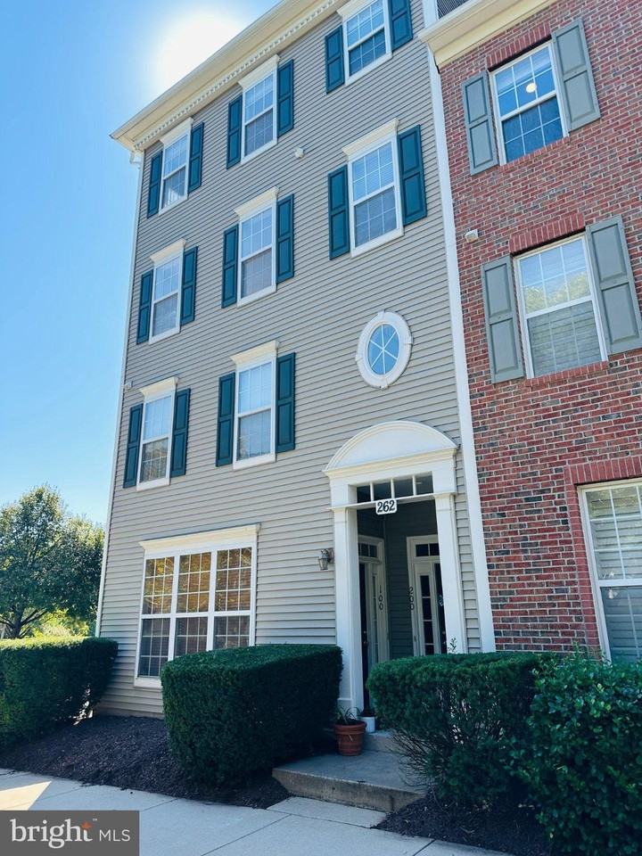 262 Fountain Green Ln #200 - Photo 2 of 18