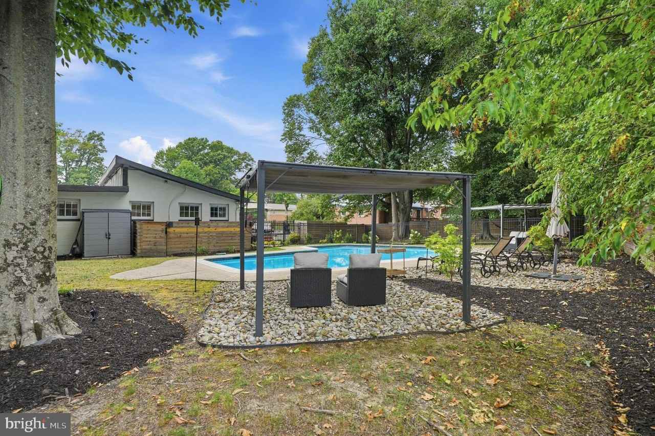 6410 Bushey Dr - Photo 6 of 50