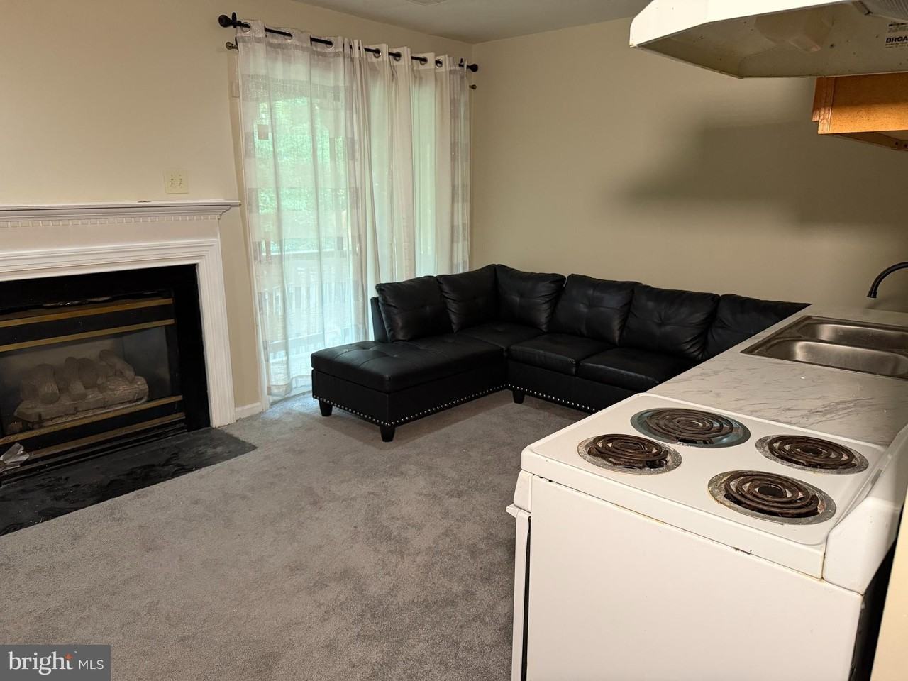 853 Faraway Ct - Photo 3 of 41