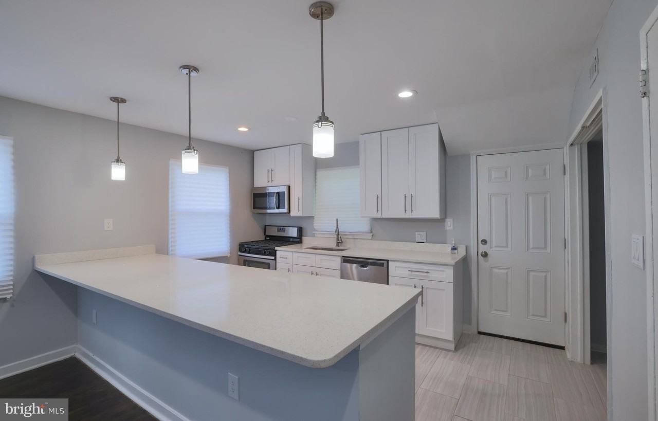5303 62nd Ave - Photo 4 of 18