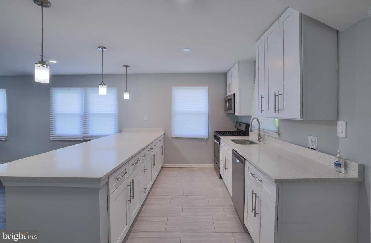 5303 62nd Ave - Photo 5 of 18