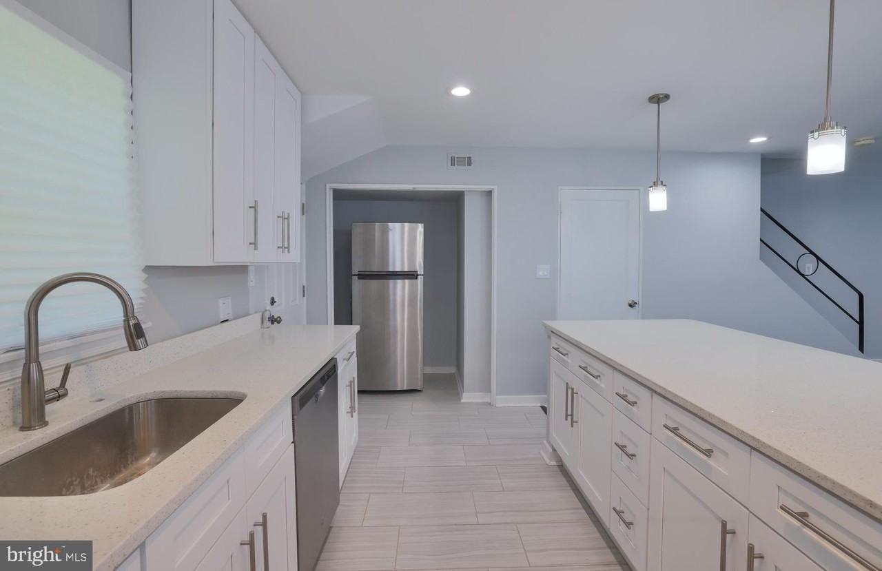 5303 62nd Ave - Photo 6 of 18
