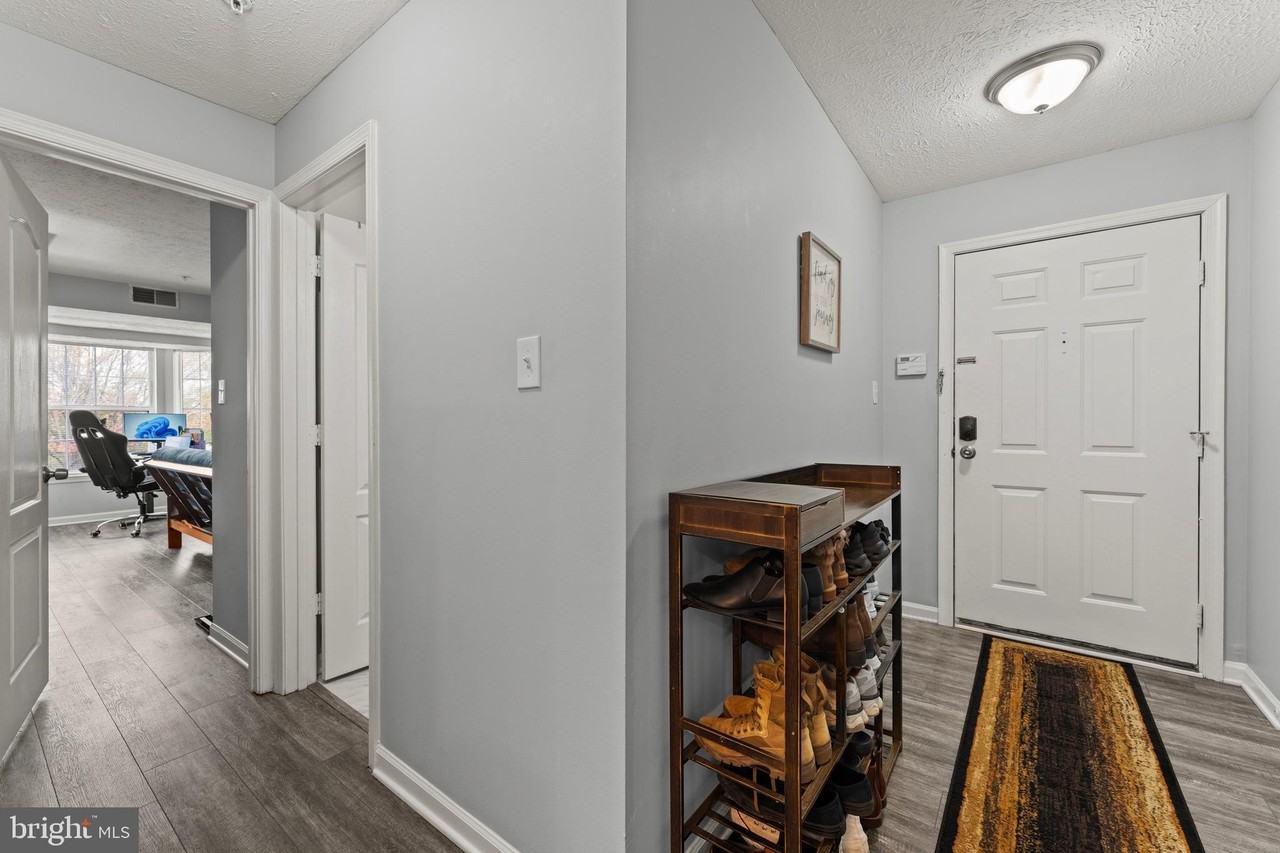 8951 Town Center Cir #3-303 - Photo 5 of 32